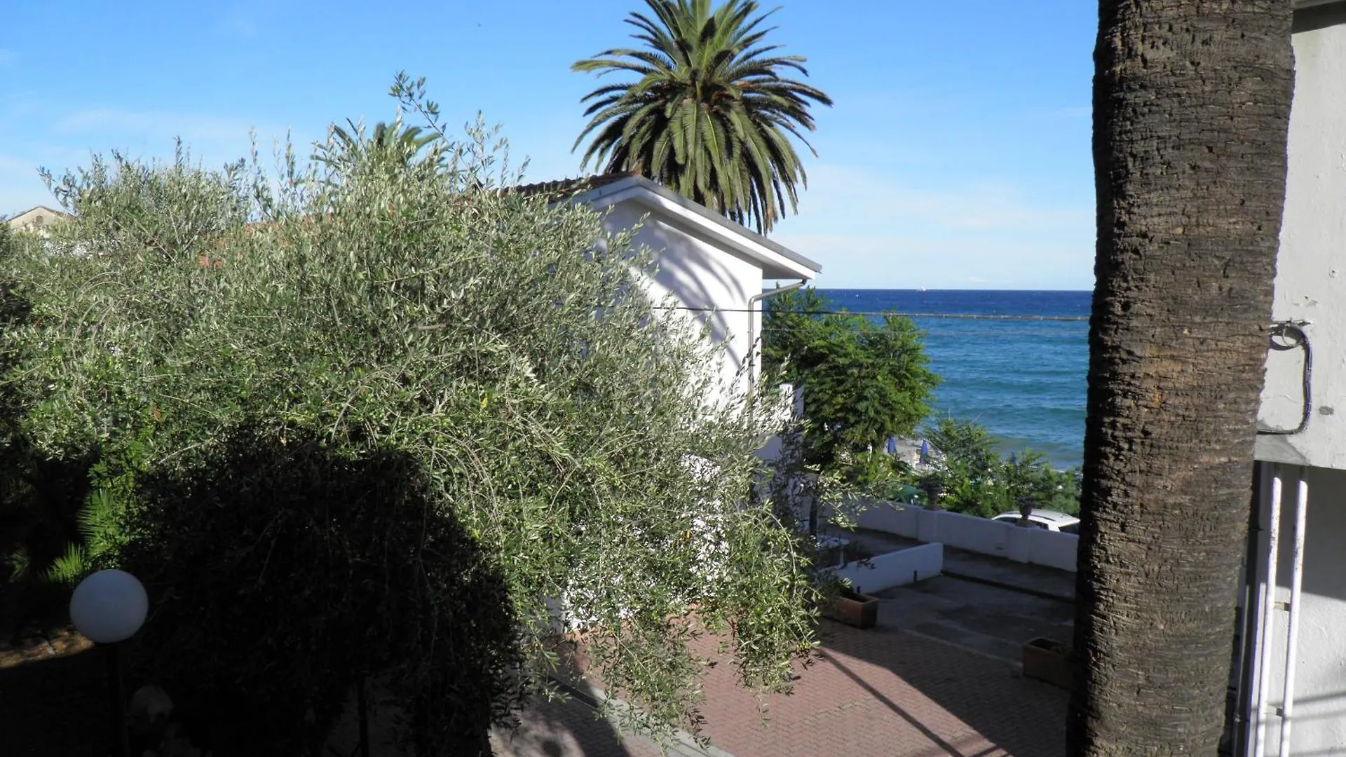 Blue Beach Bussana Nuova 2*,  Italia