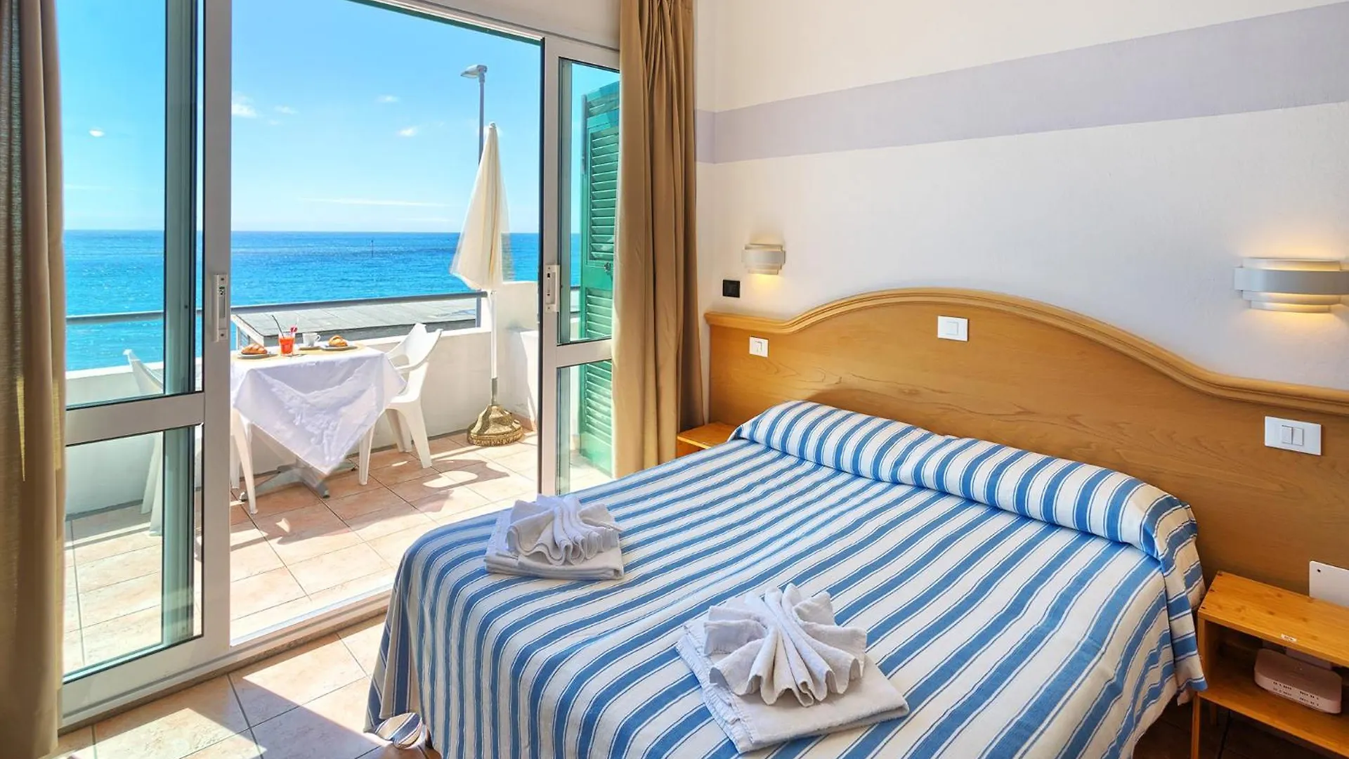 Blue Beach Bussana Nuova 2*,