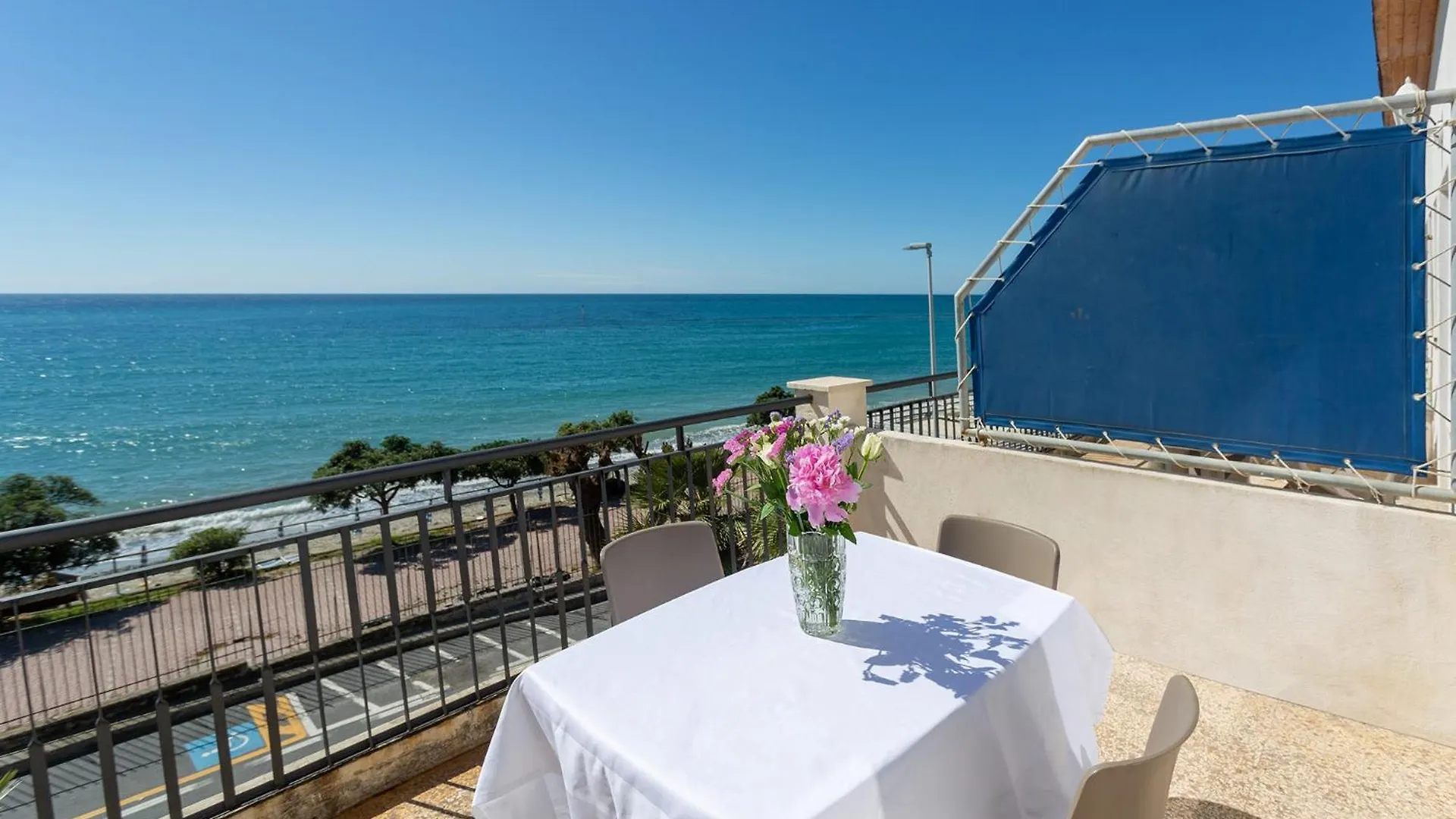 Blue Beach Bussana Nuova Aparthotel